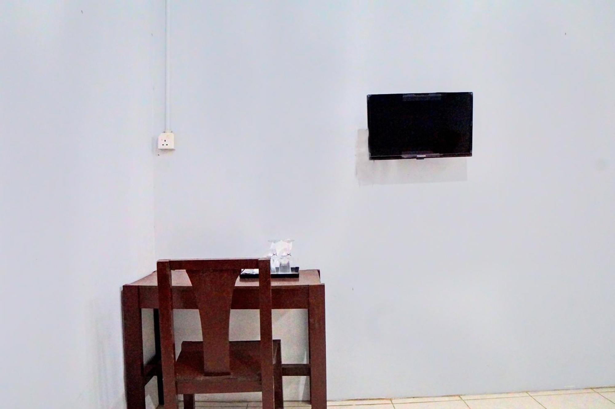 Hotel Oyo 92429 Vania Guest Housenearrsup H Adam Malik 2*