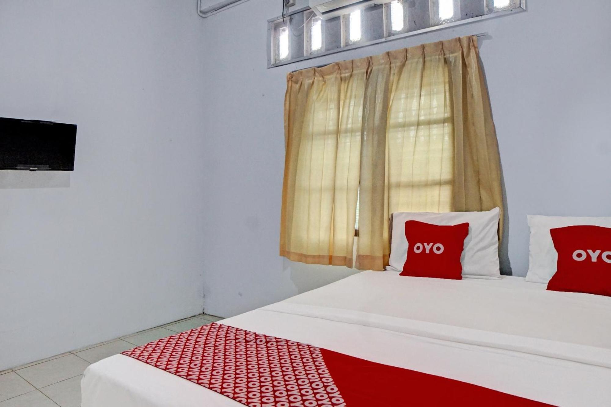 Oyo 92429 Vania Guest Housenearrsup H Adam Malik 2* Medan