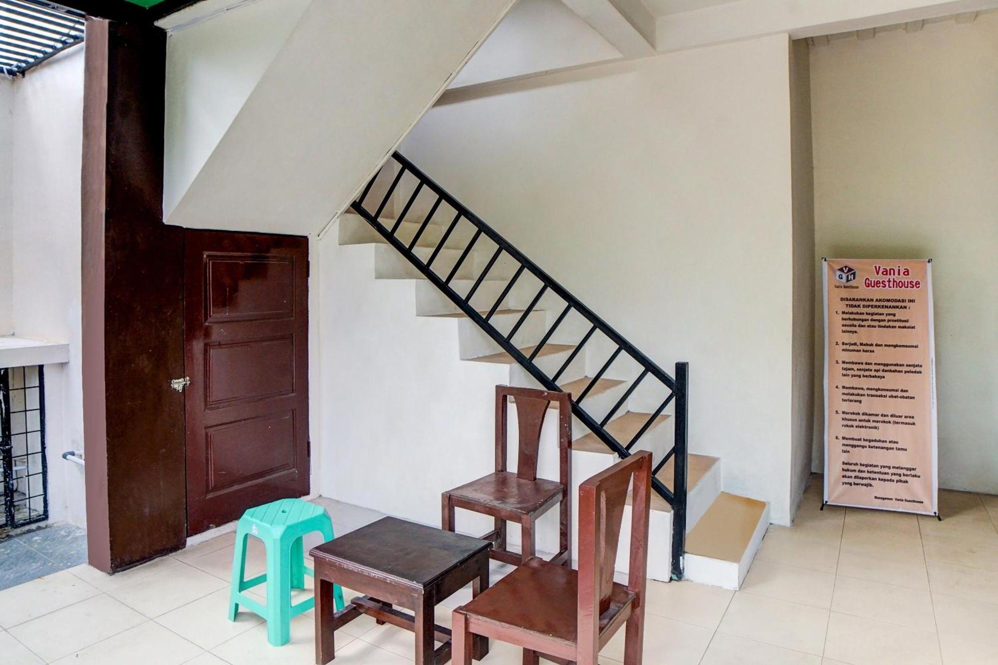 Oyo 92429 Vania Guest Housenearrsup H Adam Malik Medan
